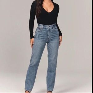 Abercrombie Ultra High Rise 90’s Jeans Size 28